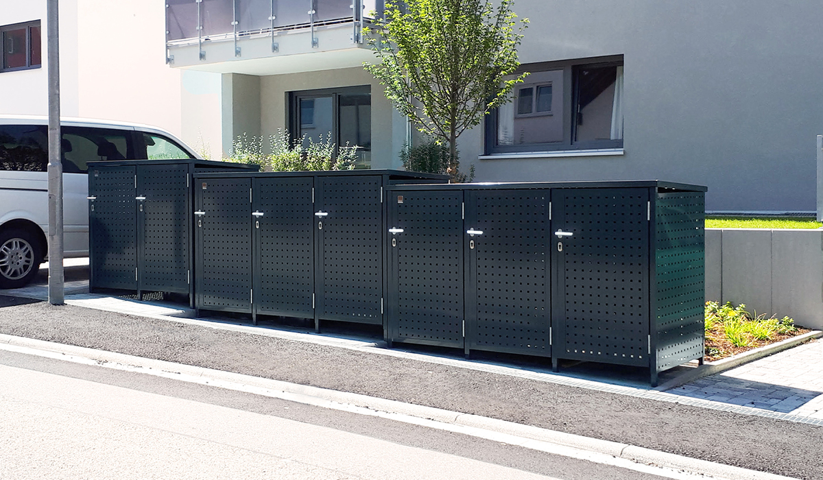 <h5>Mülltonnen-Boxen mit Drehtür aus Quadratlochblech</h5>